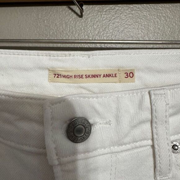 Levi’s high rise skinny ankle white with distressed bottom size 30 - Picture 5 of 7